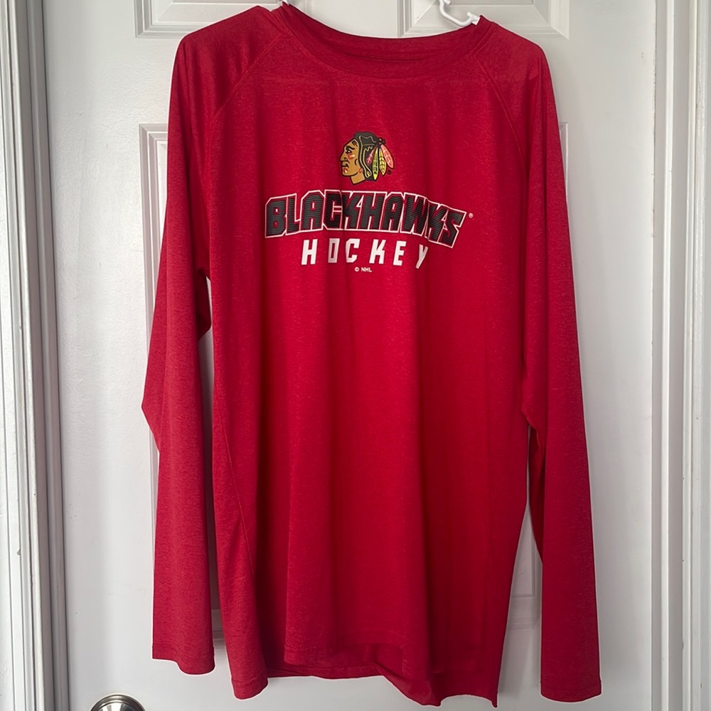 Mens Blackhawks long sleeve shirt size Large